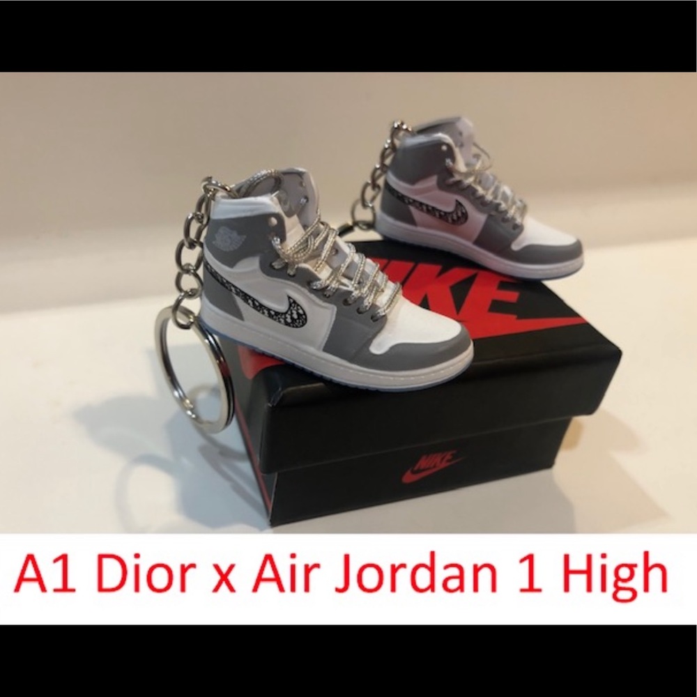 Dior x Air Jordan 1 High Keychains - Picture 6 of 12